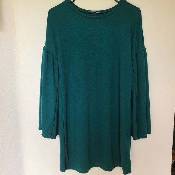 《NWOT Zara dress- emerald green w/ flowy sleeves》 - Picture 9 of 16